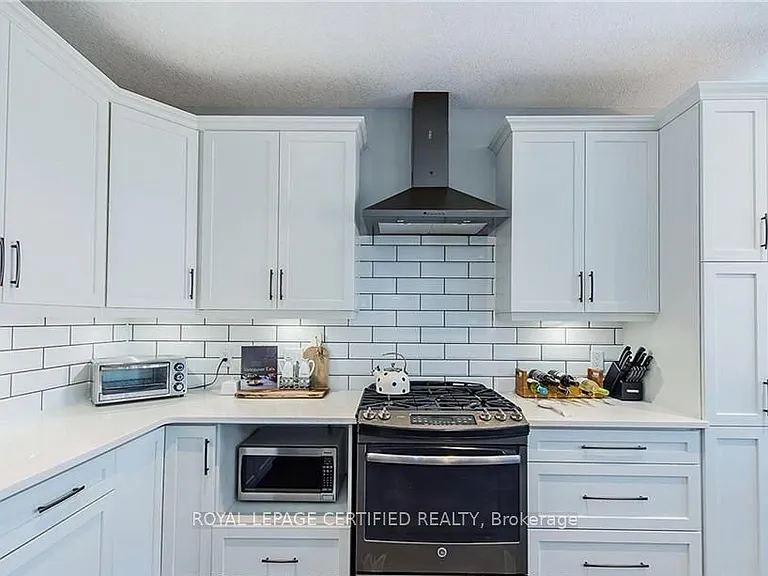 940 Reeves Ave — Photo 12