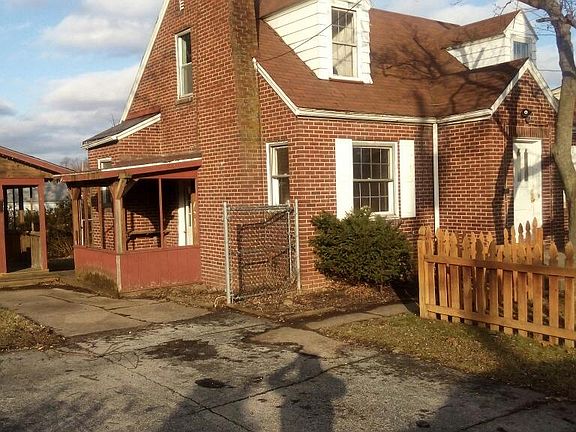 2nd image of 740 E Lucius Ave