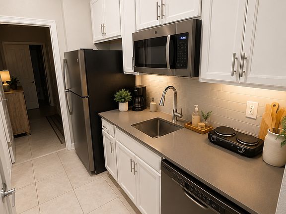 3rd image of 160 Taft Dr Floor 1