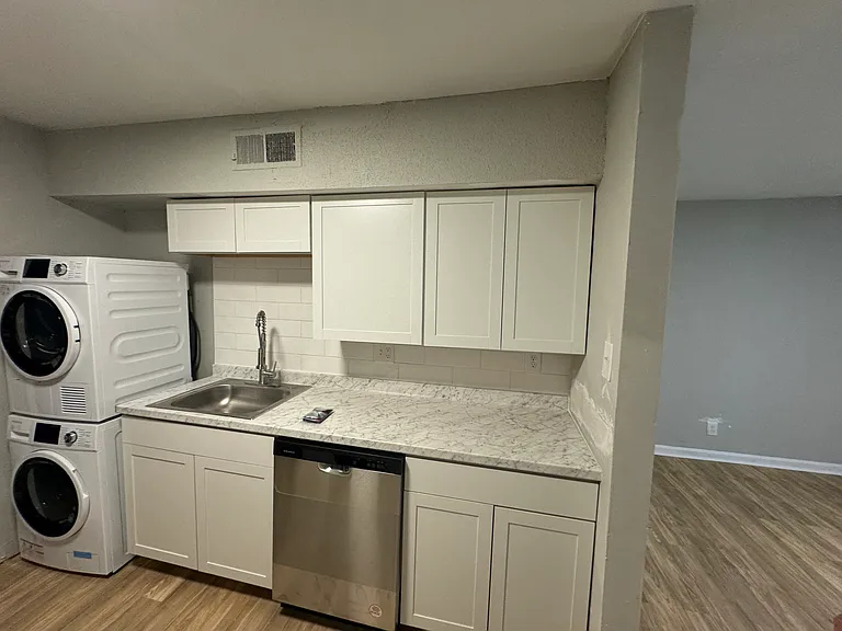1901 Morehead Ave #3 — Photo 3
