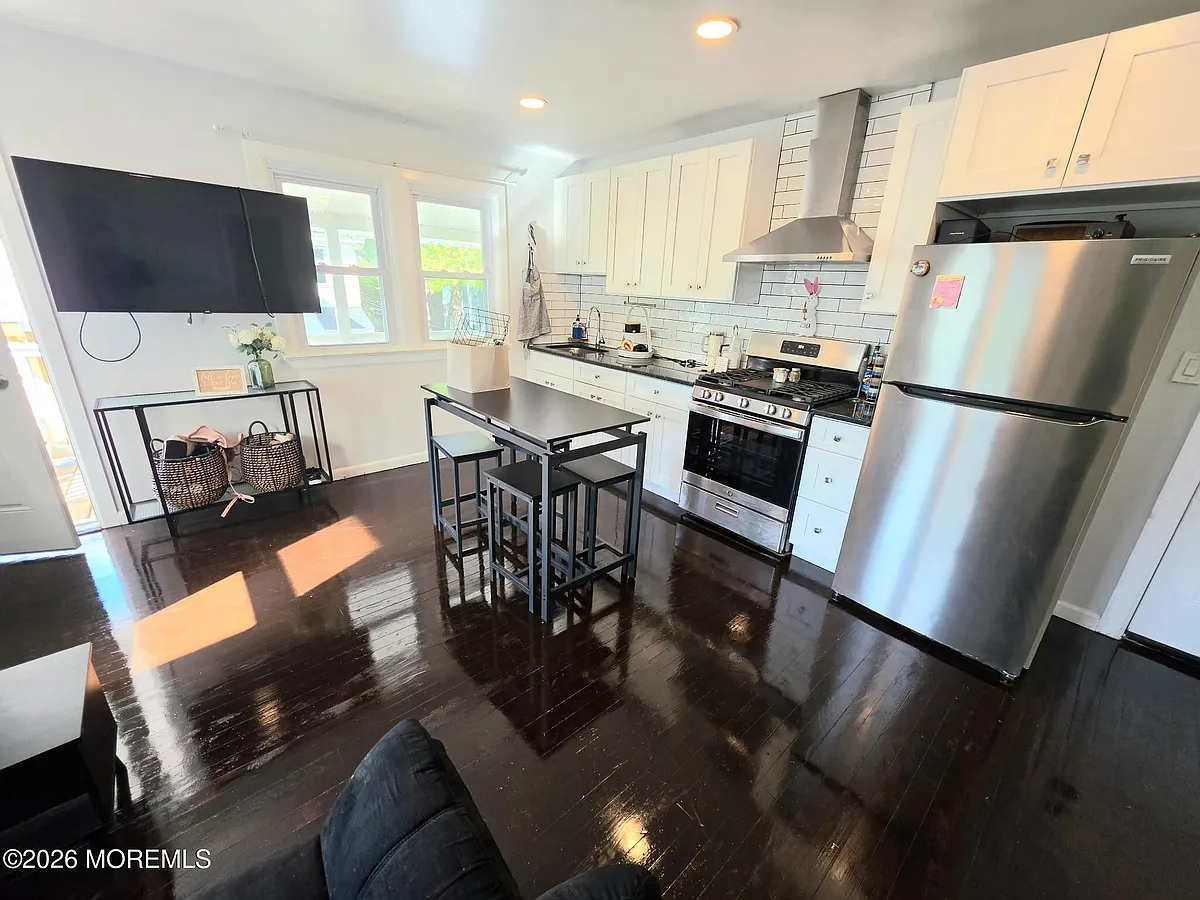Building Photo - 916 Sunset Ave #4