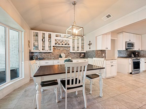 3rd image of 3959 Goodfellow Dr
