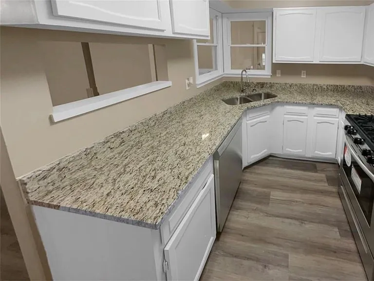 688 Stratford Grn — Photo 9