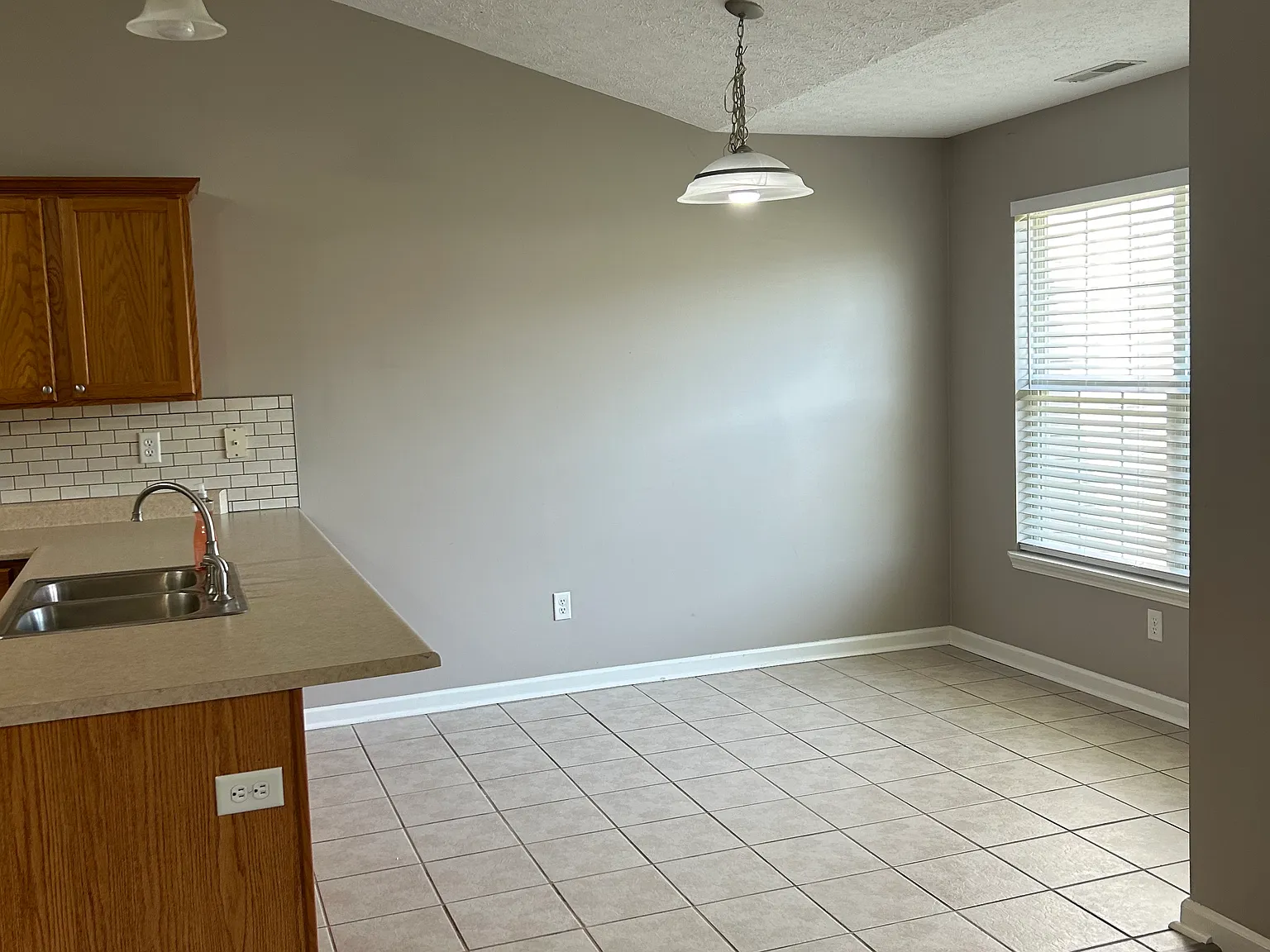3 bed, 1409 sqft, $1,790 — Photo 3