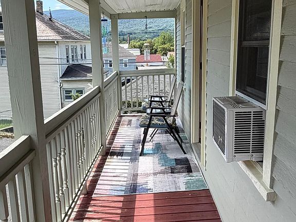 5th image of 35 Richmond Ln