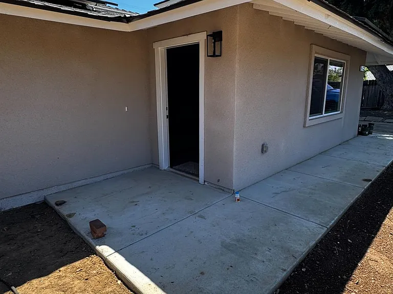 4832 N Fruit Ave — Photo 3