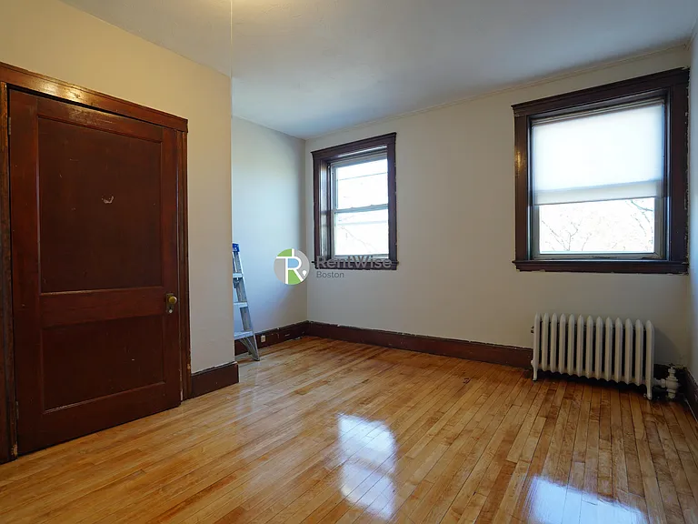 90 Cypress — Photo 18