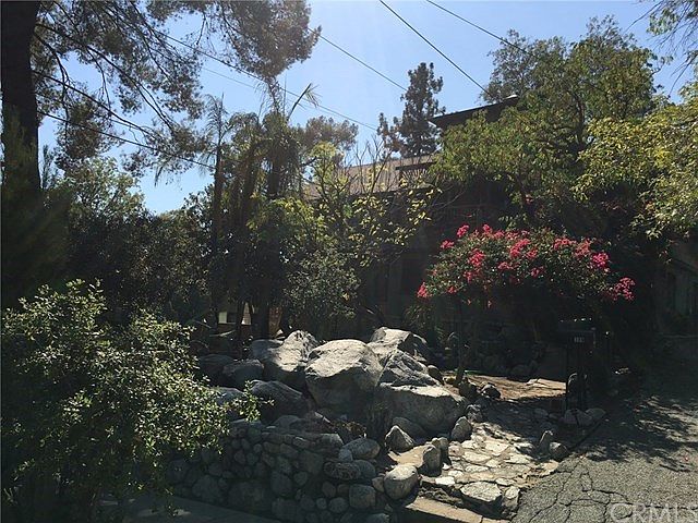 1st image of 327 Sycamore Pl