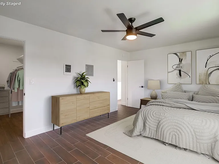 Two bedroom 1.5 bathroom beautifully upgraded with in unit laundry at the beach. Open House July 12 — Photo 16