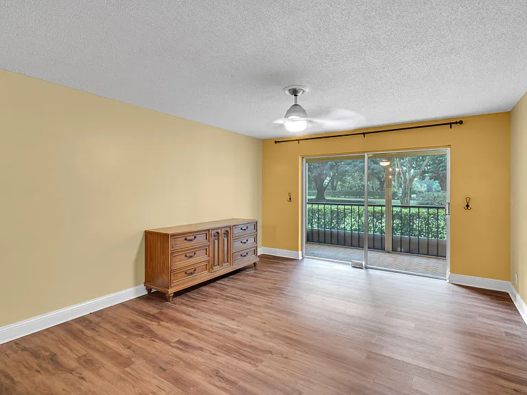 5900 NW 44th St #106 — Photo 8