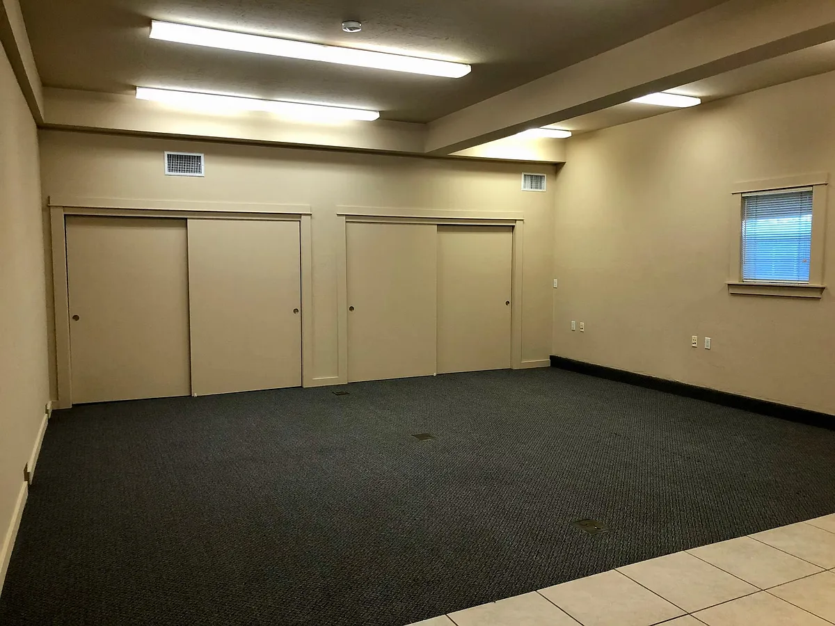 Building Photo - 1135 E Lincoln Ave #1