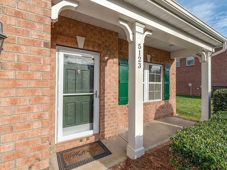 5123 Poplar Knoll Dr — Photo 2