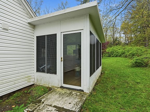 4th image of 8 Shutesbury Rd