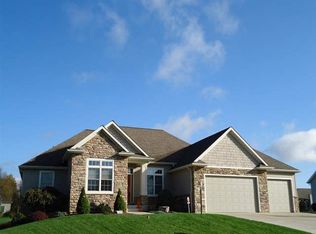 782 E Hawthorn Dr, Warsaw, IN 46582