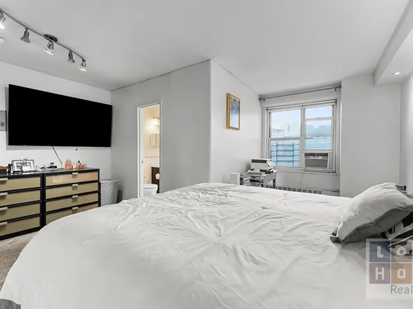 568 Grand Street image 9 of 27