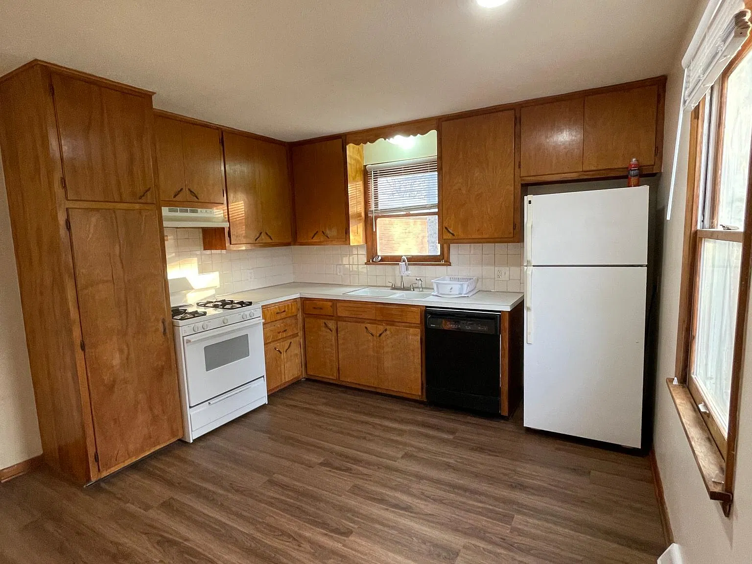 8451 Pleasantwood Ave NW — Photo 4