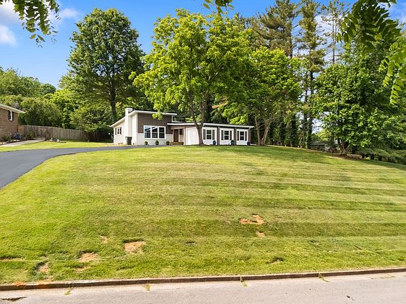 3rd image of 121 Hill Dr NE