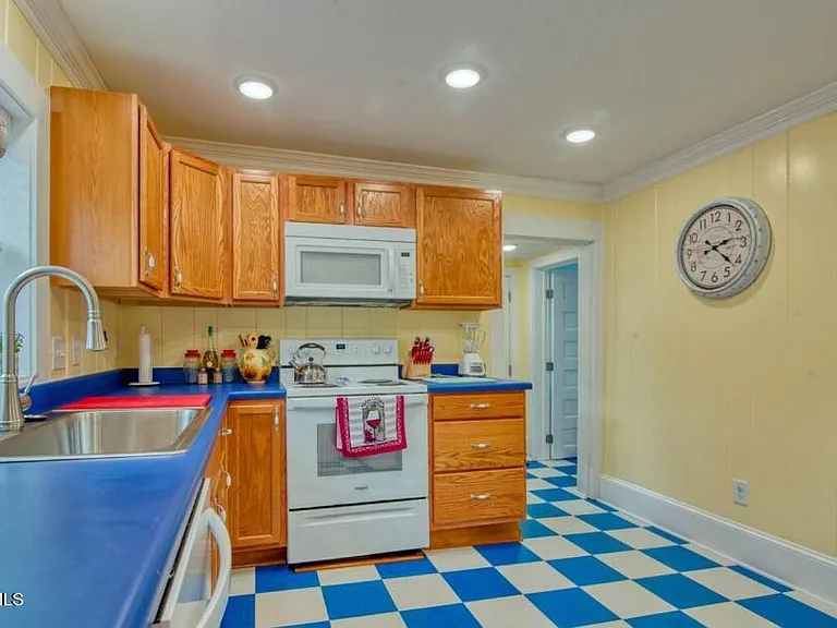 1200 Anderson St — Photo 4