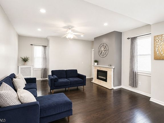 5th image of 725 Chestnut St