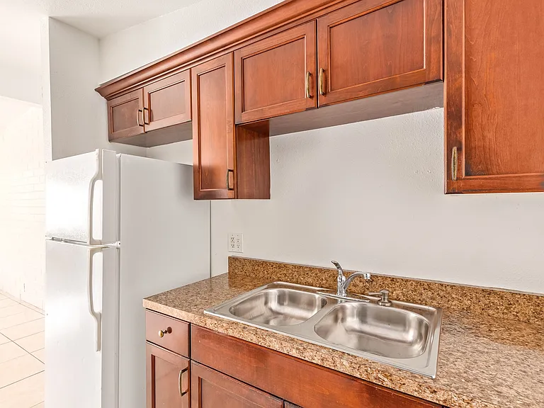 732 W Cinnabar Ave #1 — Photo 4