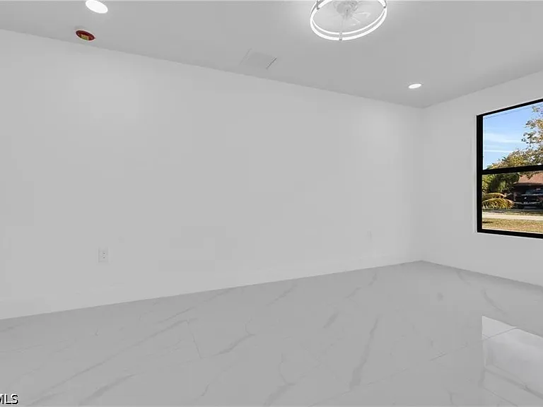 356 New York Dr — Photo 15