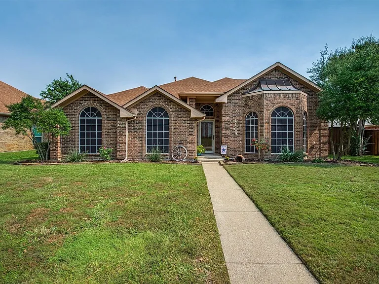 1109 Ashby Dr — Photo 1