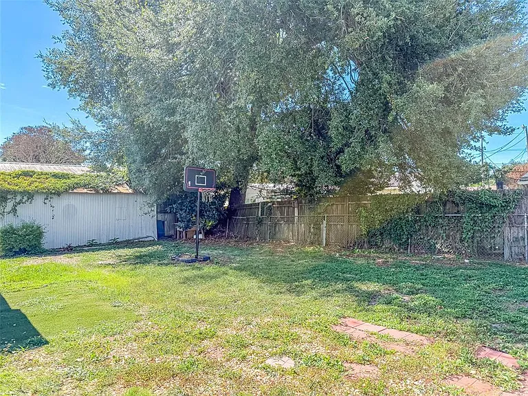 2420 Avenue A NW — Photo 30