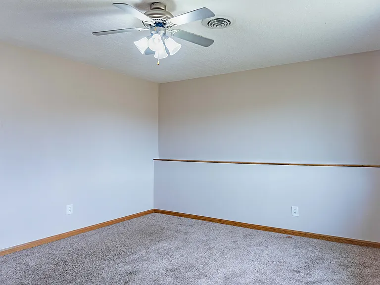 2112 Blake Ave — Photo 48