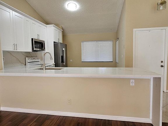 2nd image of 7225 Solandra Ln