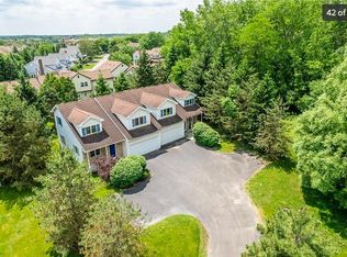 2705 Lac De Ville Blvd, Rochester, NY 14618