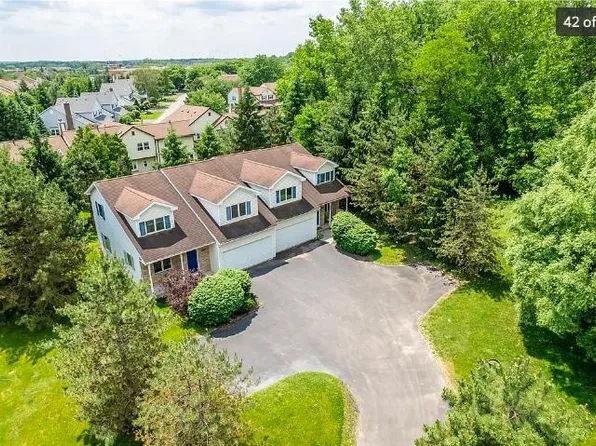 2705 Lac De Ville Blvd, Rochester, NY 14618