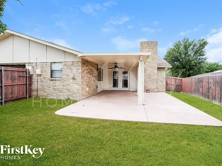 1835 Tree Line Dr — Photo 15