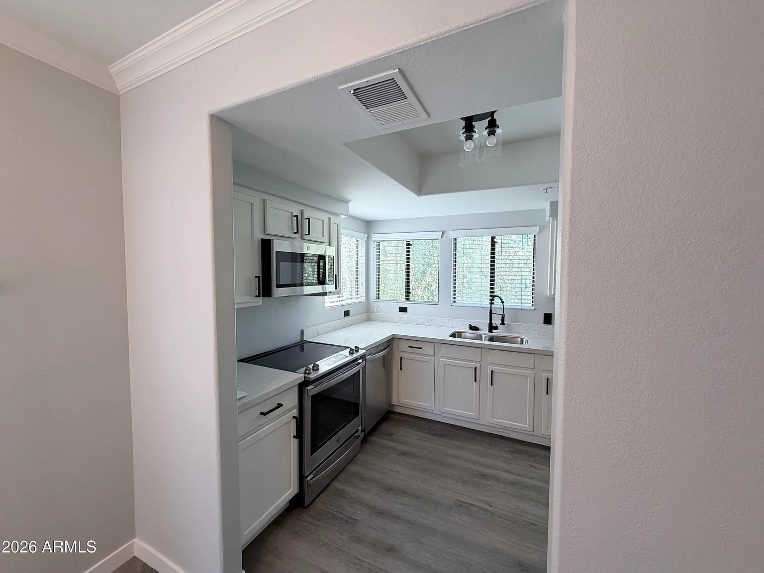3 bed, 2.0 bath, 1220 sqft, $2,250 — Photo 4