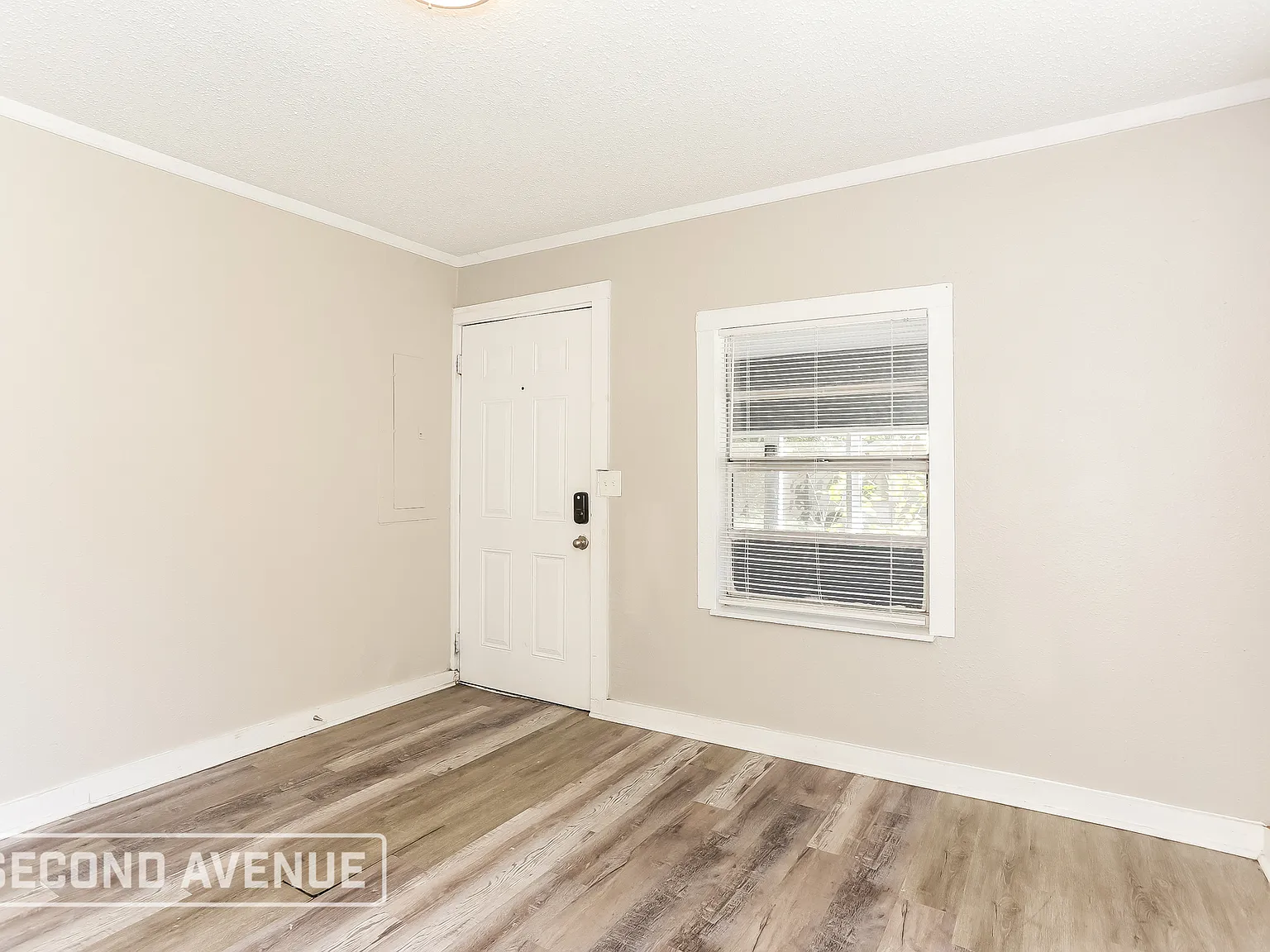 3 bed, 1.0 bath, 1152 sqft, $1,025 — Photo 2