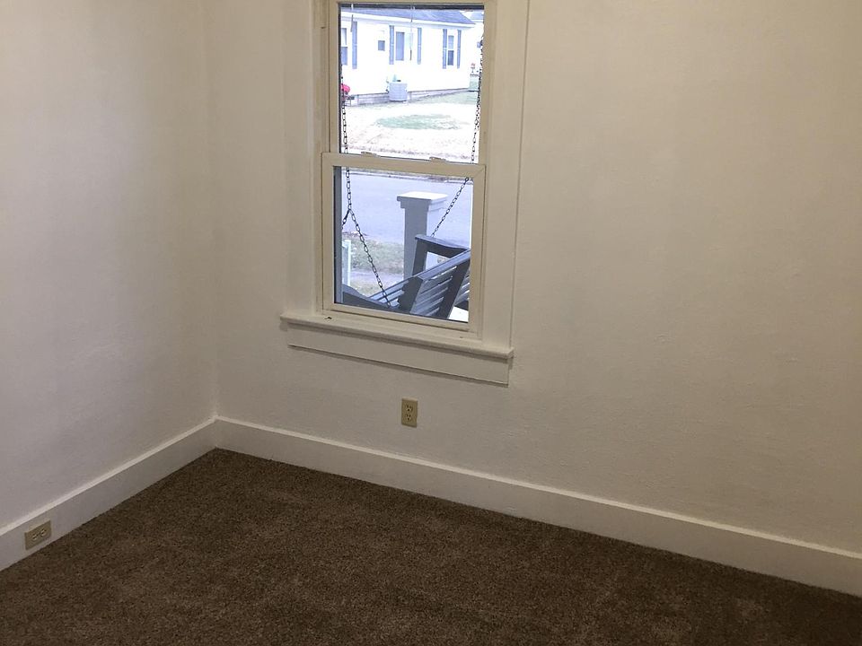 2nd image of 703 Willard St