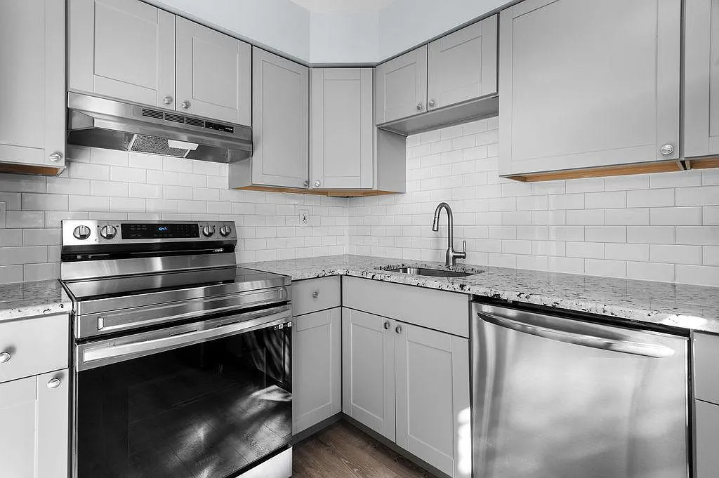 3 bed, 1.5 bath, 1368 sqft, $2,300 — Photo 3