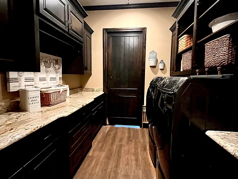 575 Chateau Bnd — Photo 16