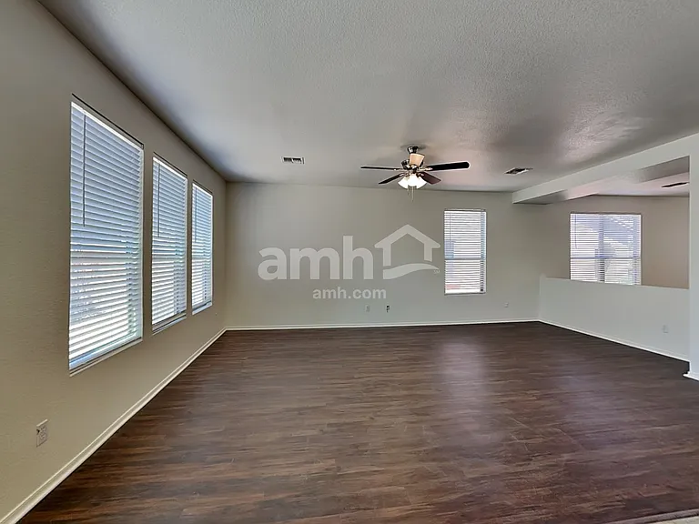 16923 W Central St — Photo 11