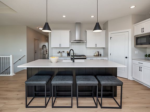 5th image of 4657 179th St