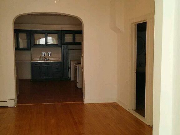 2nd image of 1116 W Grand Ave