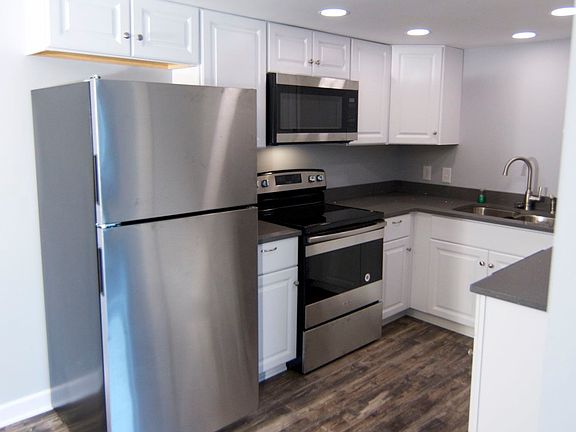 3rd image of 5300 Walnut Ave APT 10E