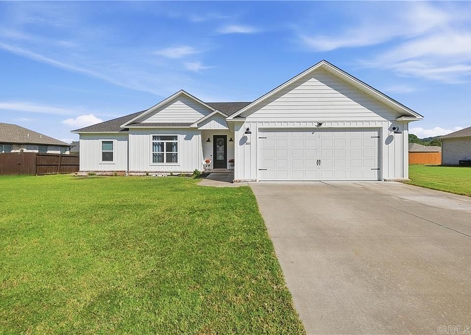 1st image of 303 Promenade Cir