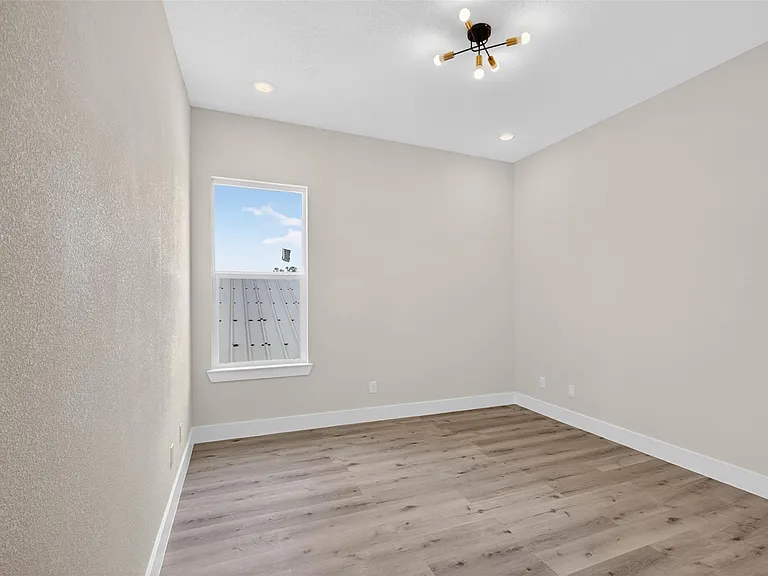 5906 Saint Augustine St #F — Photo 19