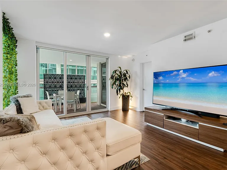 9261 E Bay Harbor Dr #607 — Photo 14