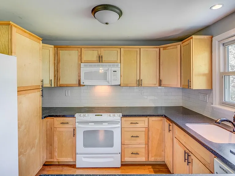 204 Warwick Rd #C — Photo 5