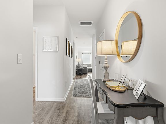 3rd image of 537 Camden Loop