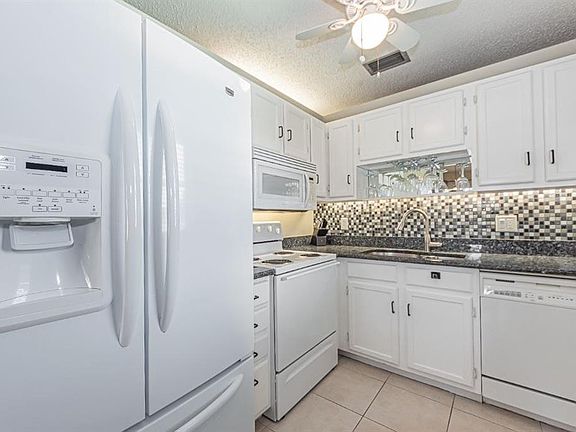 3rd image of 78 Royal Oak Dr