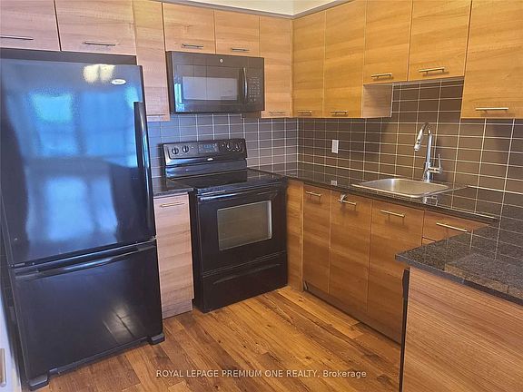 3rd image of 125 Village Green Sq #1309