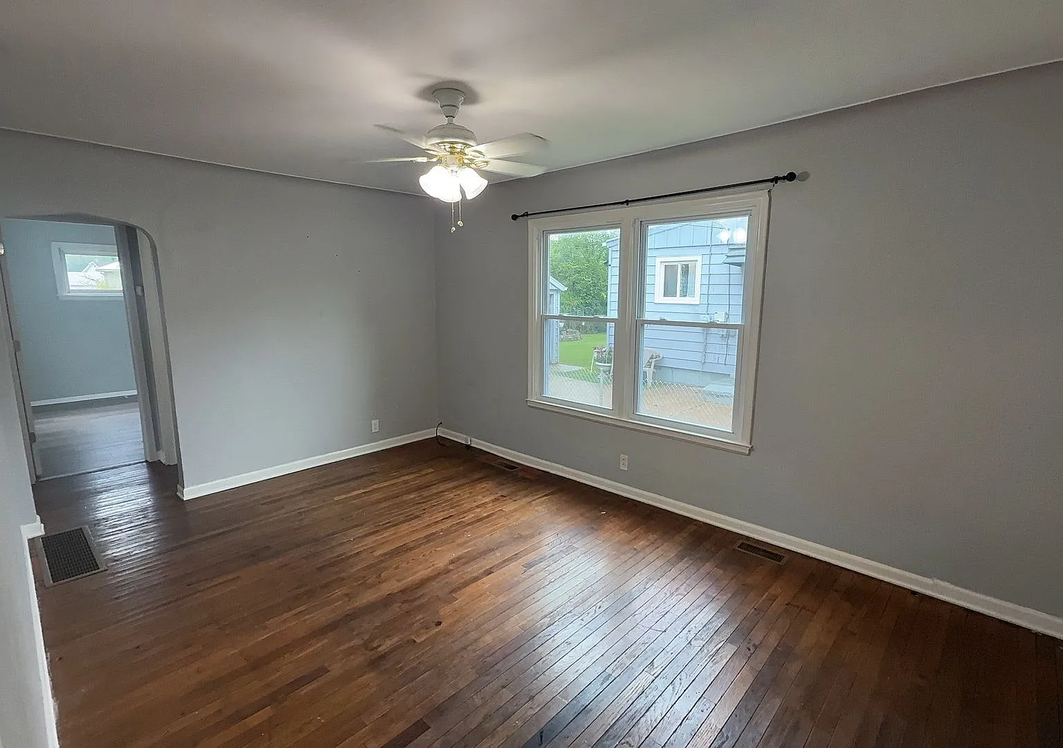 Welcome to 2723 Eldora Drive A Cozy West Toledo Home for Rent! — Photo 4