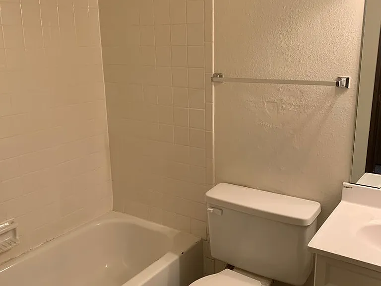 College Park Apartments — Photo 10